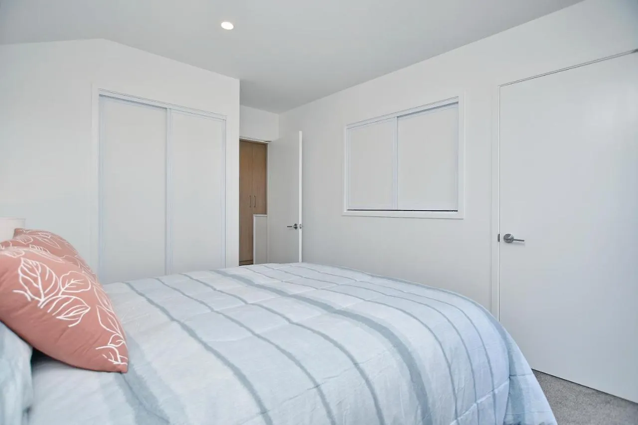 Sea Air And Sandy Beach, Beautiful 1 Bed 1 Bath Christchurch 0*,  New Zealand