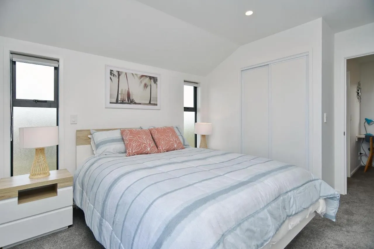 Sea Air And Sandy Beach, Beautiful 1 Bed 1 Bath Christchurch 0*,  New Zealand