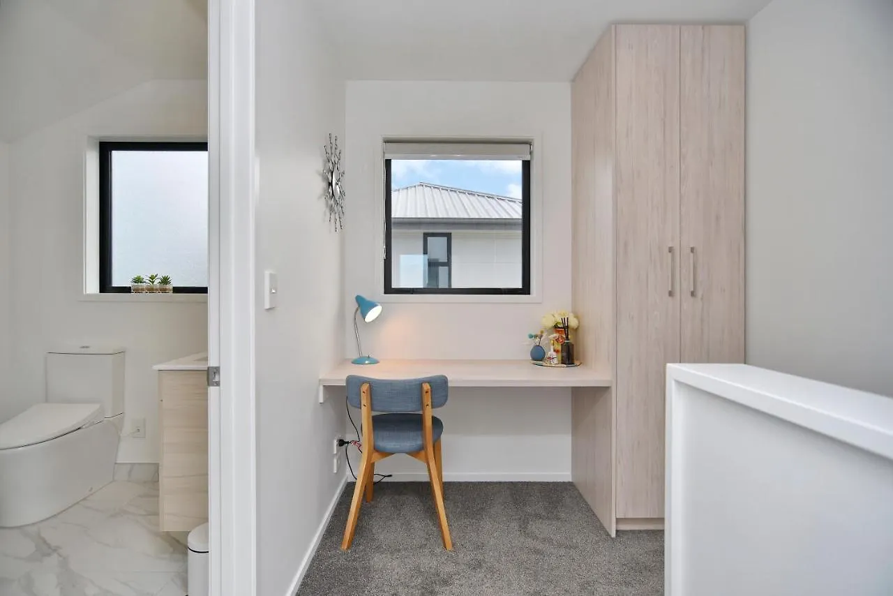 Sea Air And Sandy Beach, Beautiful 1 Bed 1 Bath Christchurch Apartament