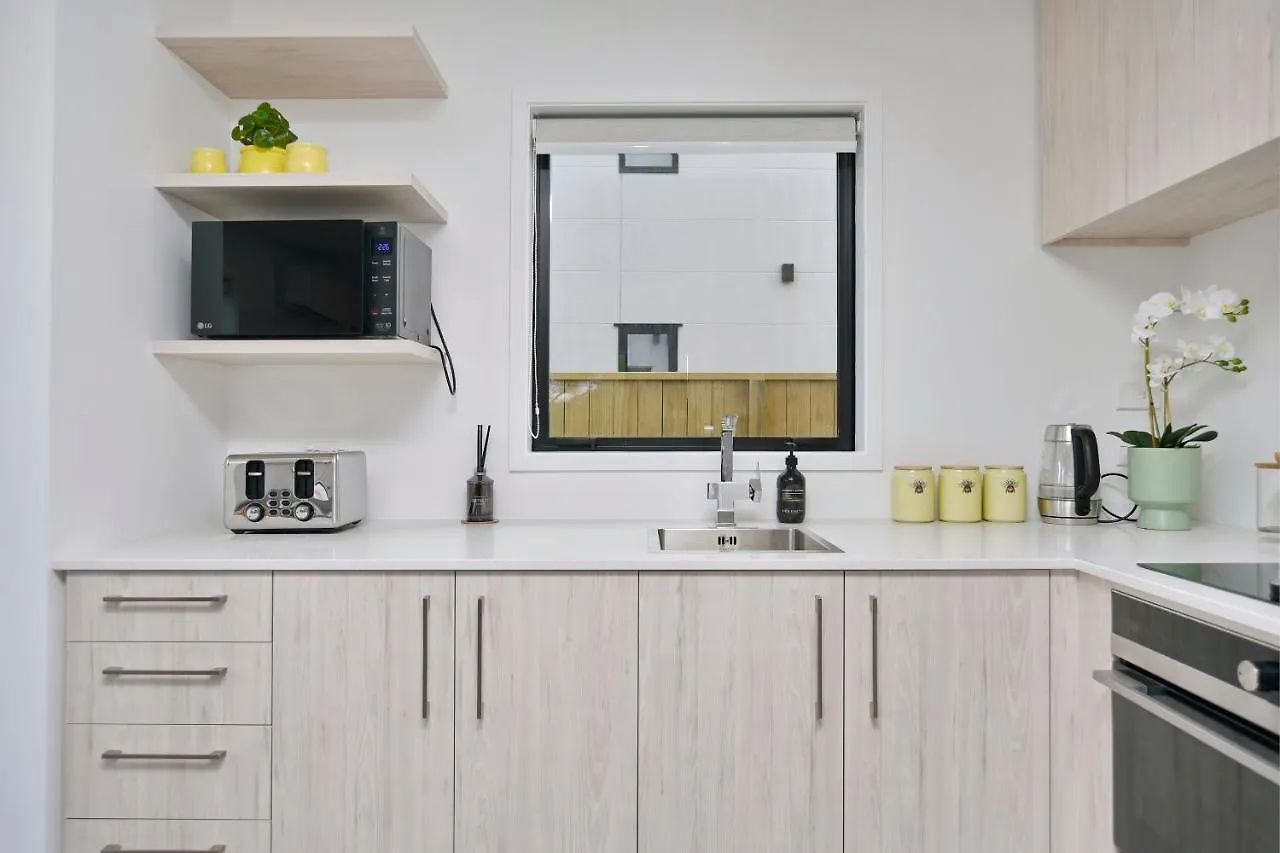Sea Air And Sandy Beach, Beautiful 1 Bed 1 Bath Christchurch Apartament
