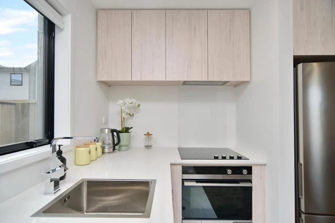 Sea Air And Sandy Beach, Beautiful 1 Bed 1 Bath Christchurch