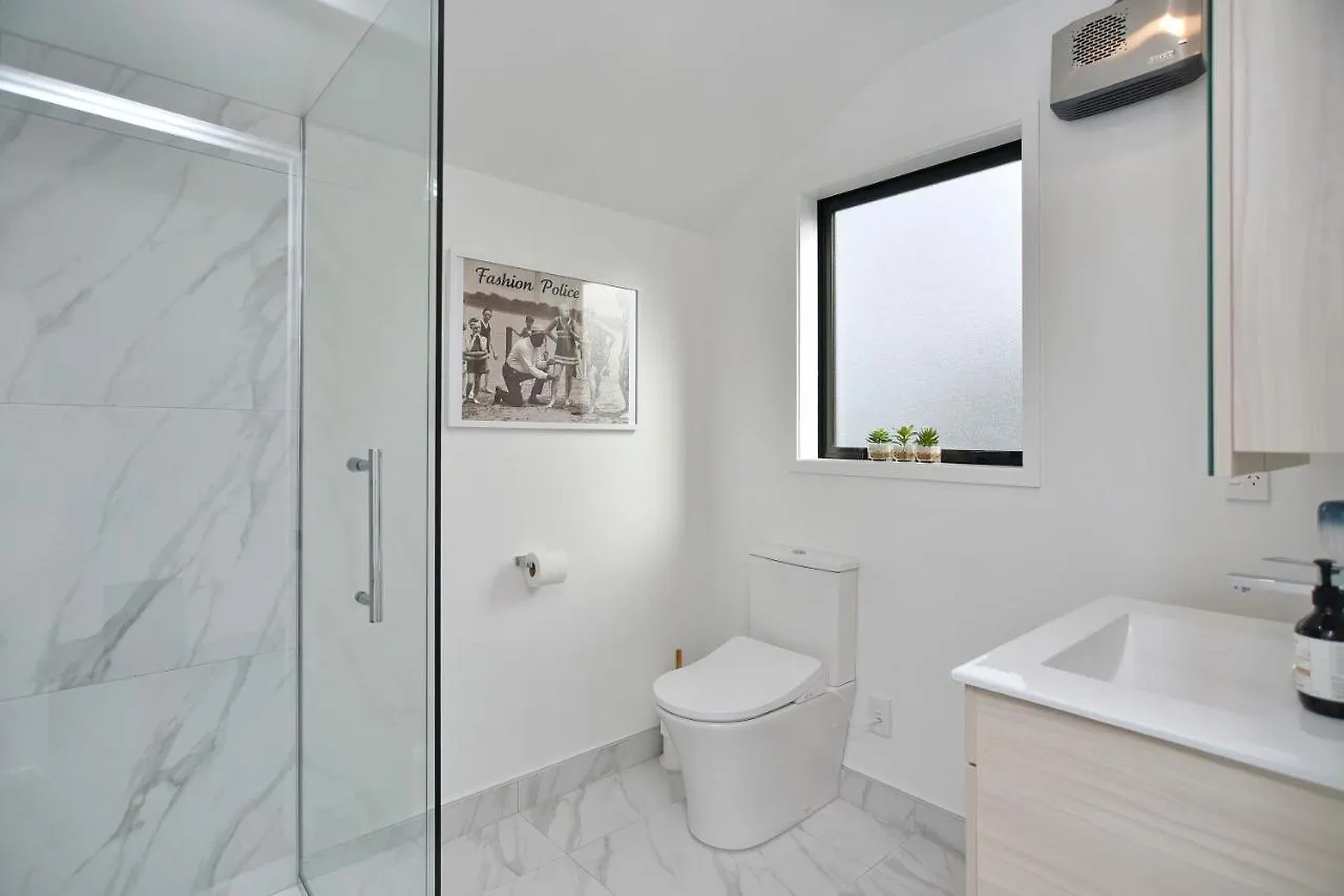 Sea Air And Sandy Beach, Beautiful 1 Bed 1 Bath Christchurch 0*,